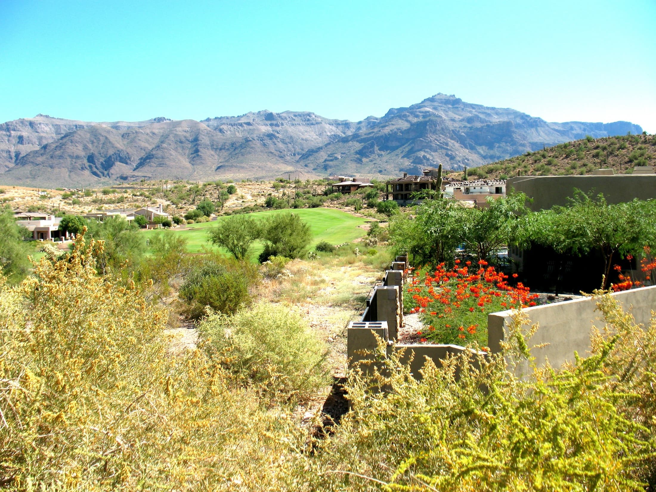 East Valley Arizona homes and a golf course set against the Superstition Mountains